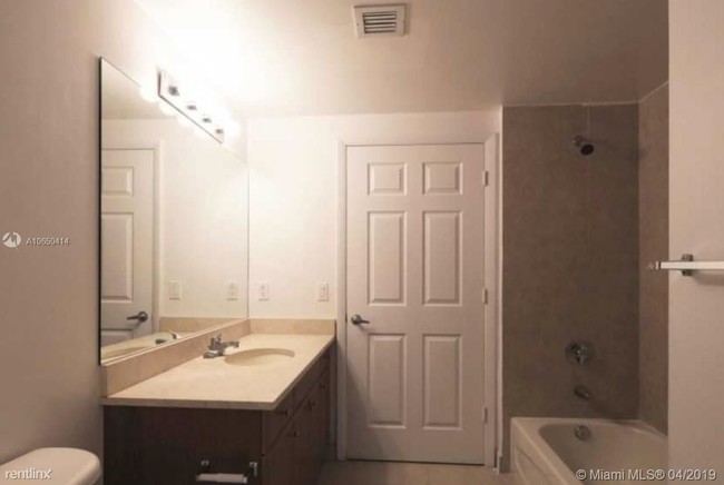 Building Photo - 3 br, 2 bath  - One Plaza Building