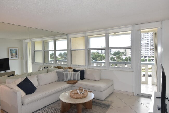 Building Photo - 305 N Pompano Beach Blvd