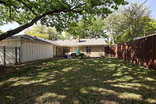 Building Photo - 1307 Glen Cove Dr