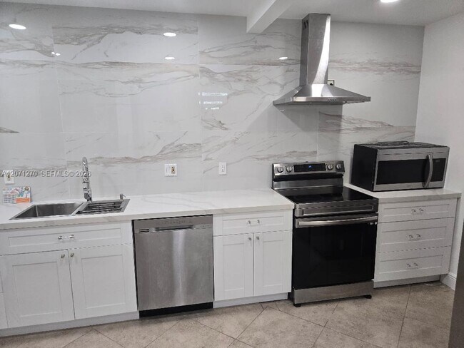 Foto del edificio - 18360 NE 22nd Ave