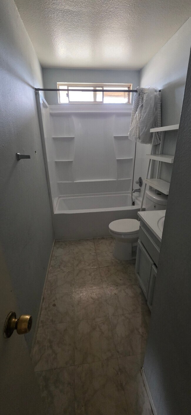 Foto del edificio - 15999 Orange St