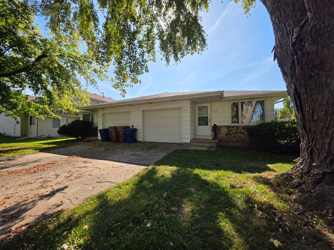 Foto principal - 1527-1529 Greendale St