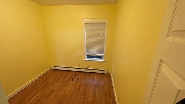 Foto del edificio - 460 Chalkstone Ave