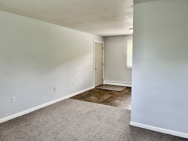 Building Photo - 608 Norwich Ave