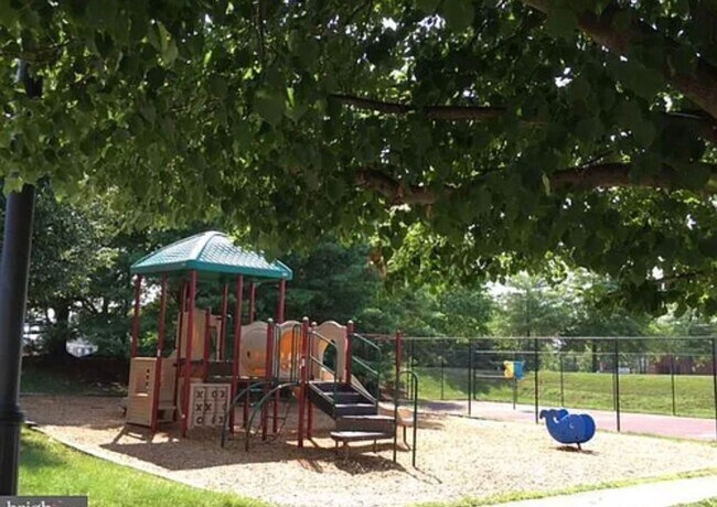 Foto del edificio - 2637 Glenriver Way