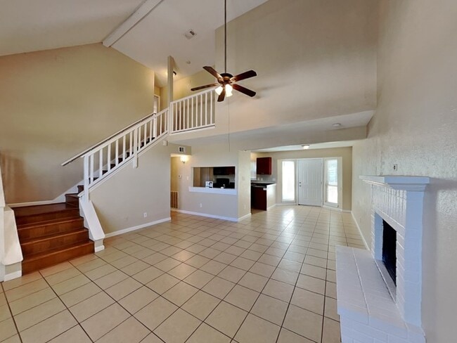 Building Photo - Make This Home Yours!!