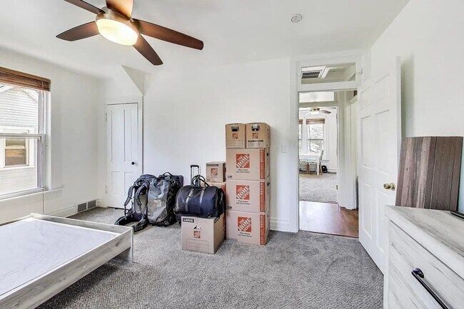 Foto del edificio - 869 N McKinley Rd