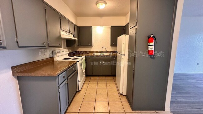 Foto del edificio - 714 NE 27th St