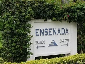 Building Photo - 3401 N Country Club Dr