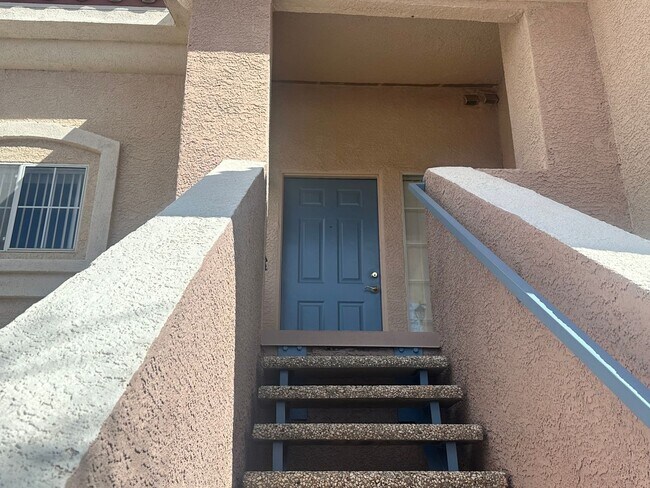 Building Photo - Great 2 bedroom 2 bathroom condo in gated ...