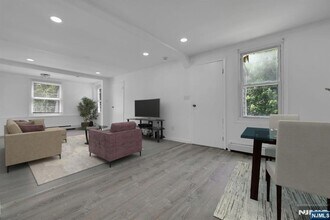 Building Photo - 244 White St