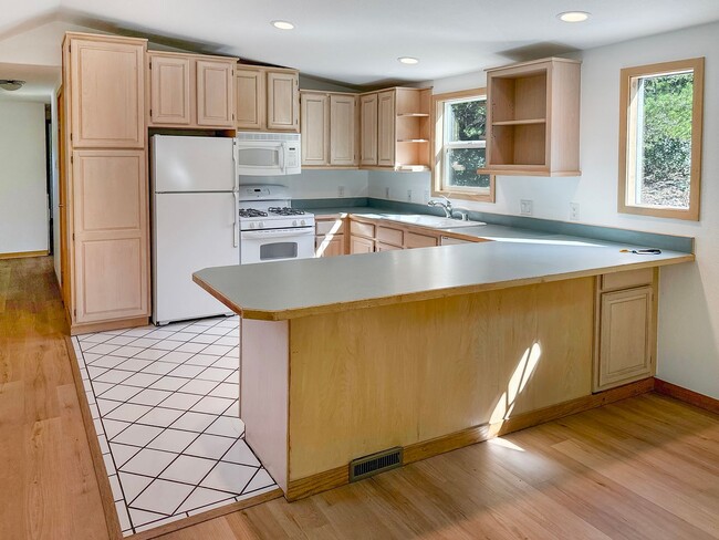 Foto del edificio - Newly renovated French Creek Home! Updates...