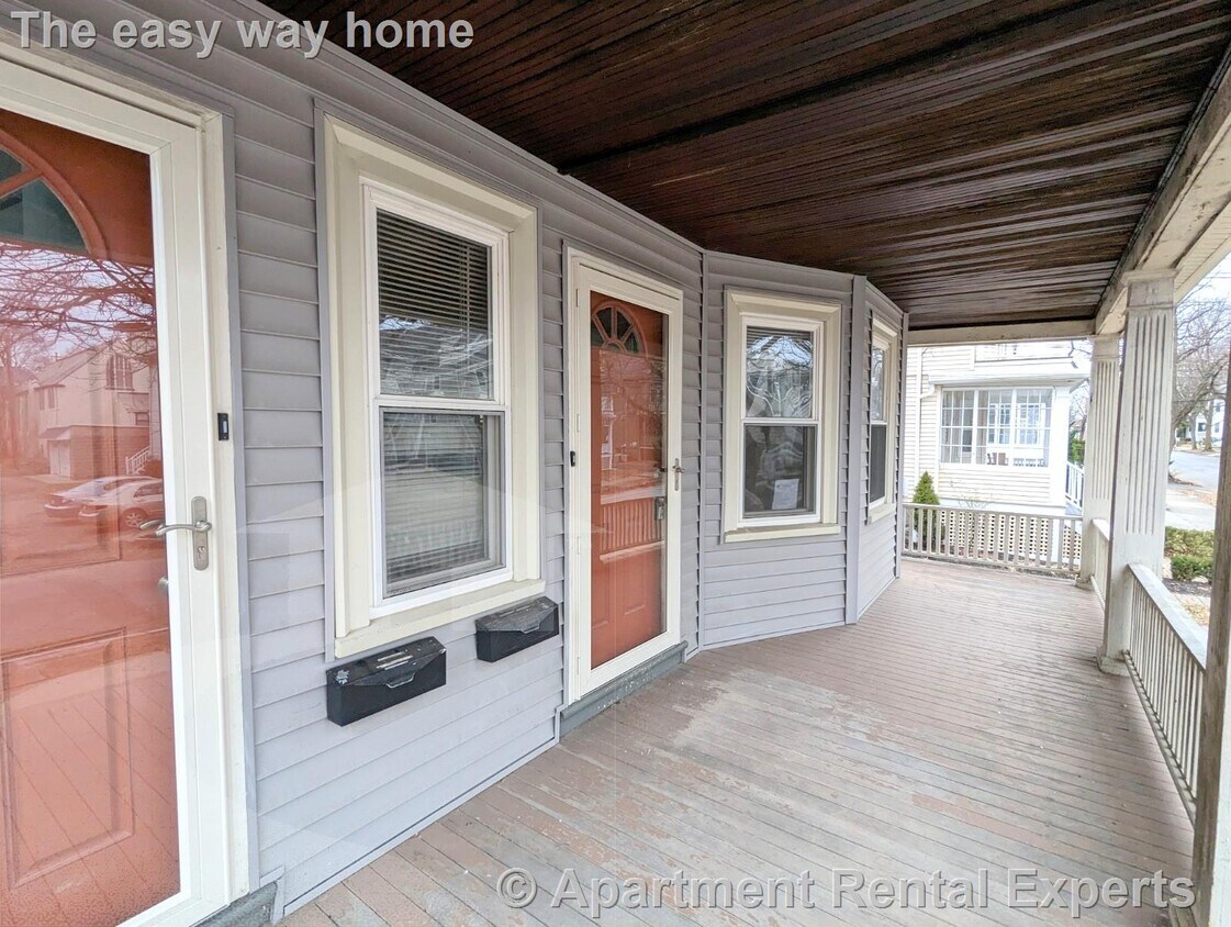 East Arlington 2 Bedroom Parking Include... Townhouse for Rent in Arlington, MA