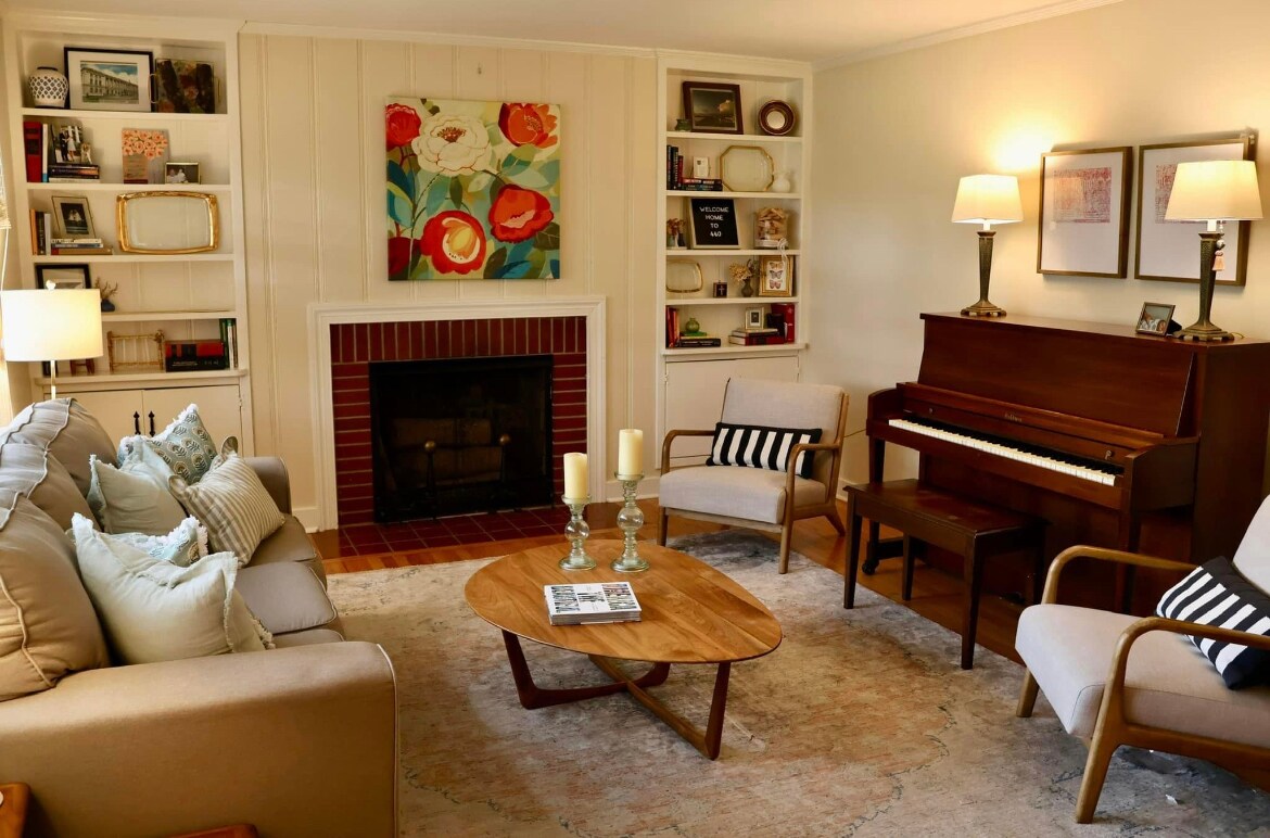 Sala de estar delantera - 440 Roland Ave