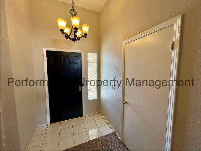 Foto del edificio - Charming 3 Bed/2 Bath Home in SW Bakersfie...