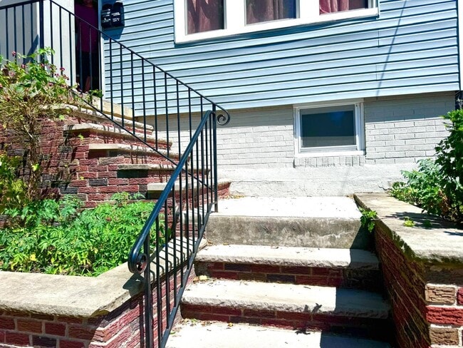 Building Photo - 664 Liberty Ave