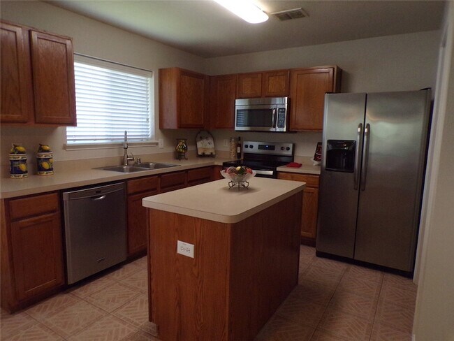 Building Photo - 2612 Sierra Dr