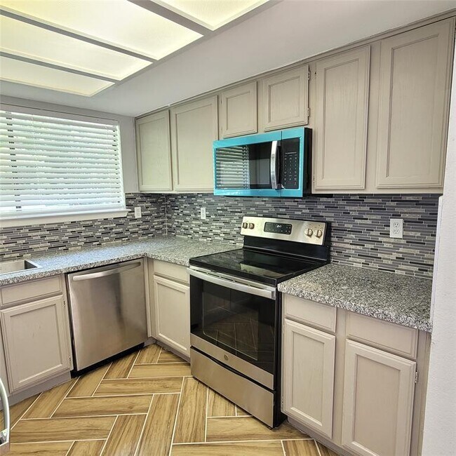 Foto del edificio - 13351 Water Oak Ln