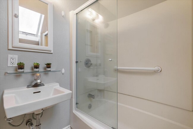 Foto del edificio - 1555 Lincoln Ave