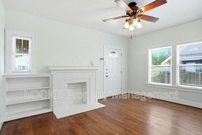 Photo - 1806 Clover Ln House