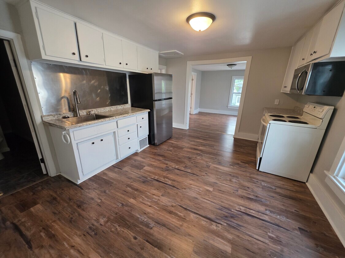 Foto principal - 725 W Franklin St