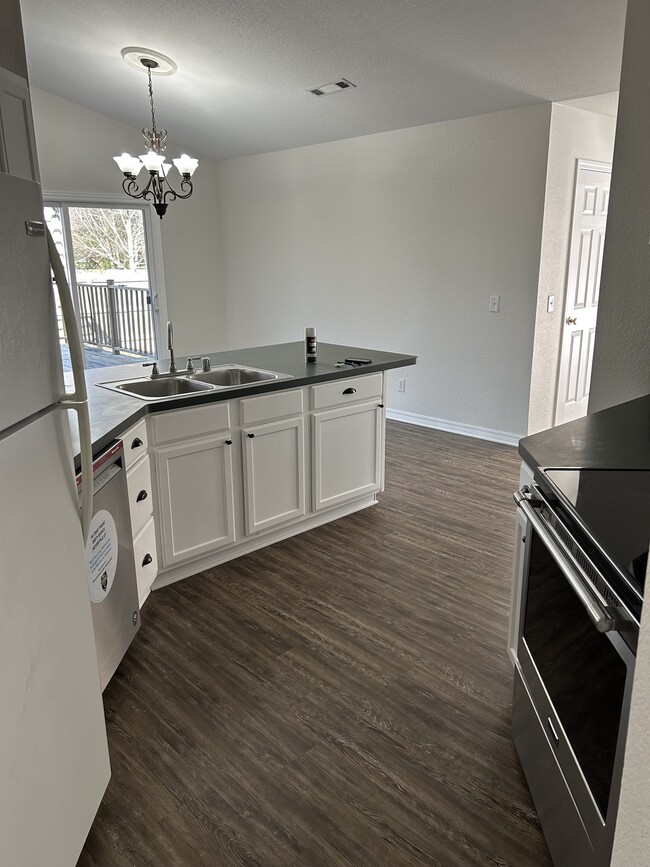 Building Photo - 1474 N Caddo Ave