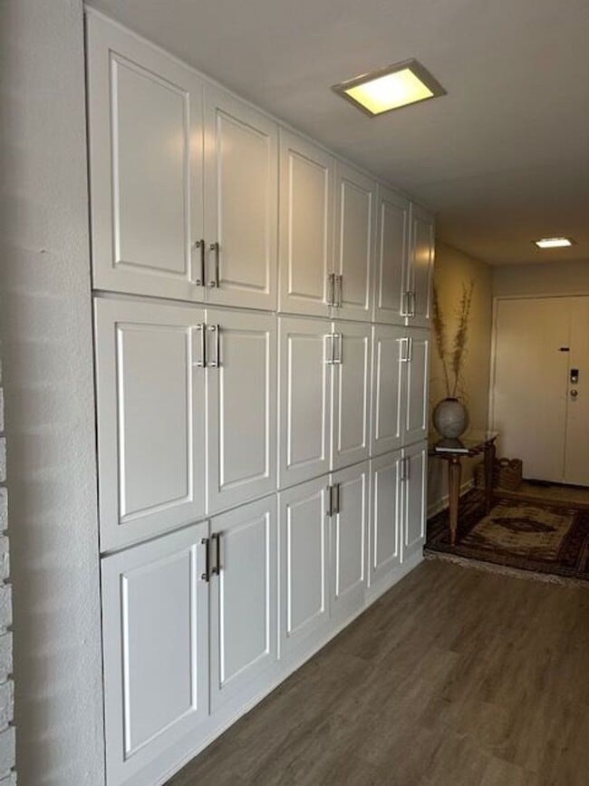 Building Photo - 4705 Marina Dr