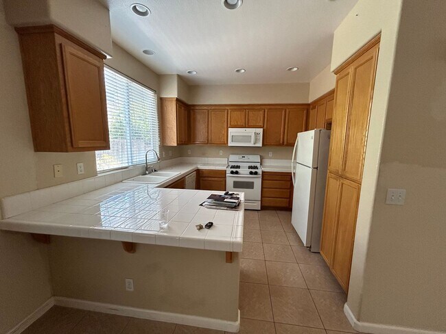 Building Photo - 3 Bedroom 2.5 Bathroom Townhouse