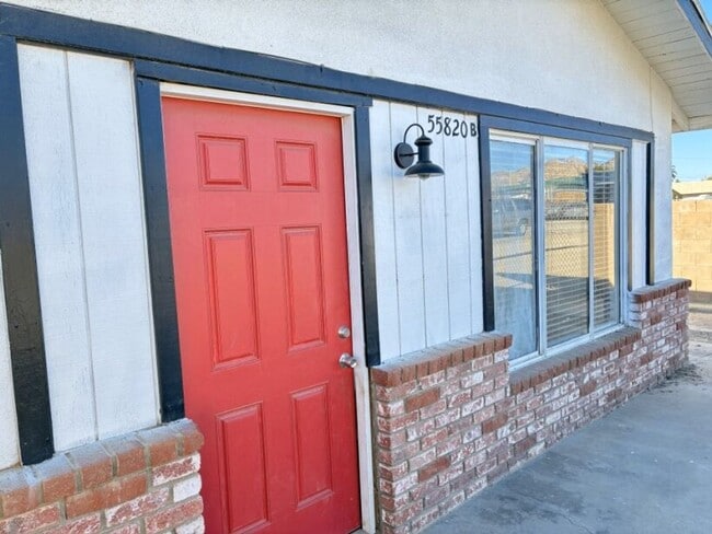 Building Photo - 1 bedroom house in the middle of Old Town Yucca!