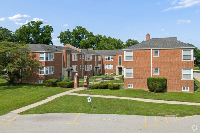 Building Photo - Knoxville Manor