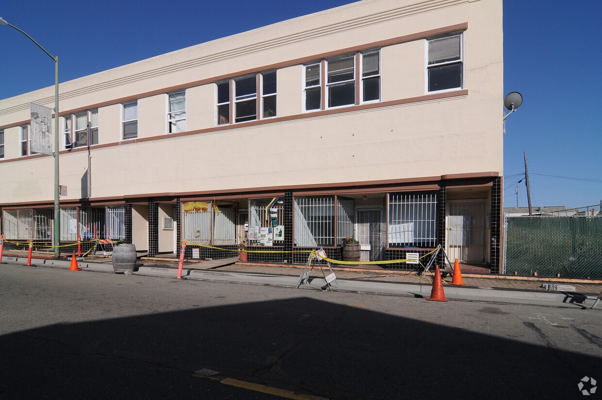 Building Photo - Liberated 23rd Avenue