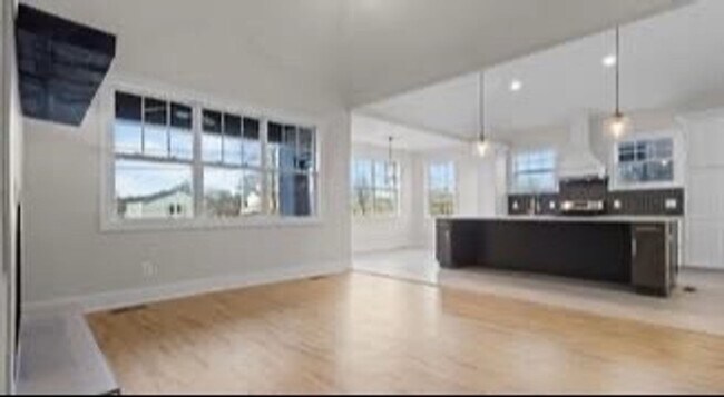 Building Photo - 281 Bluebell Dr