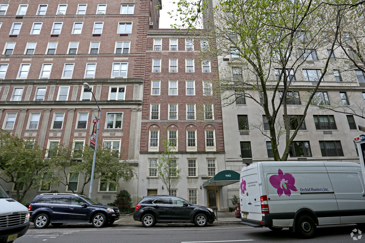 Building Photo - 1143 Fifth Ave