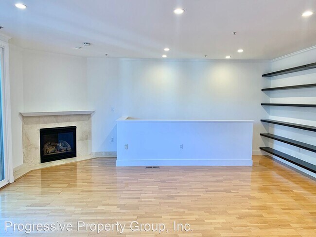 Building Photo - 2 br, 2.5 bath House - 681 Pennsylvania Av...