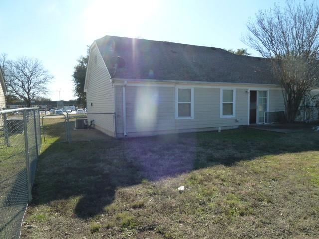 Building Photo - 208 Mill Creek Dr
