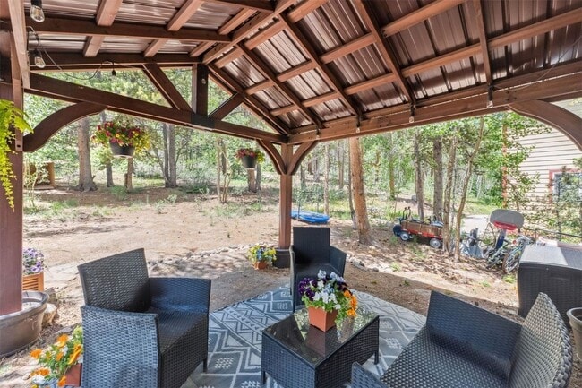 Patio furniture included - 323 N Oak St