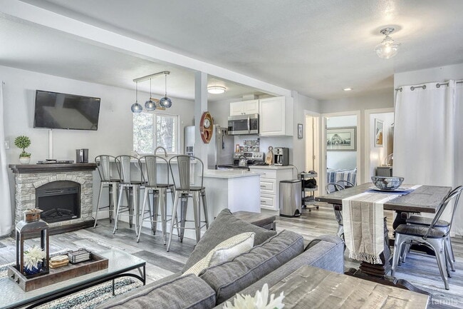 Building Photo - Single Family Home For Rent