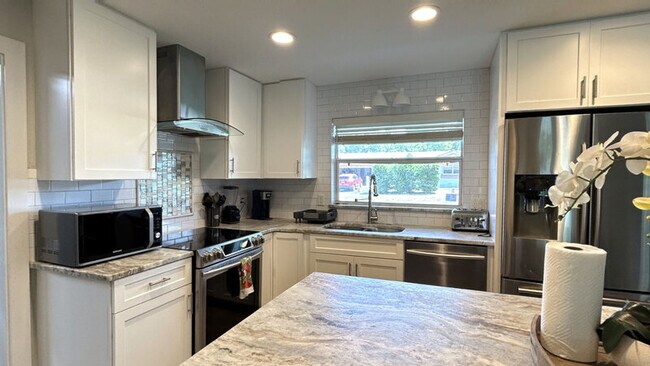 Foto del edificio - 2500 11th Ave SW