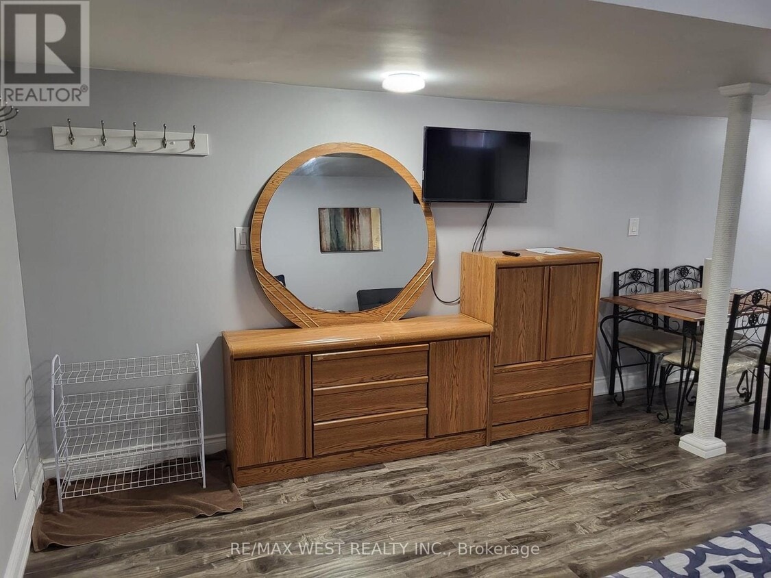 Building Photo - 76 Lexington Rd