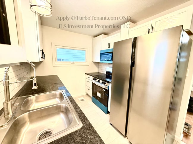 Building Photo - 341 N 6th Ave