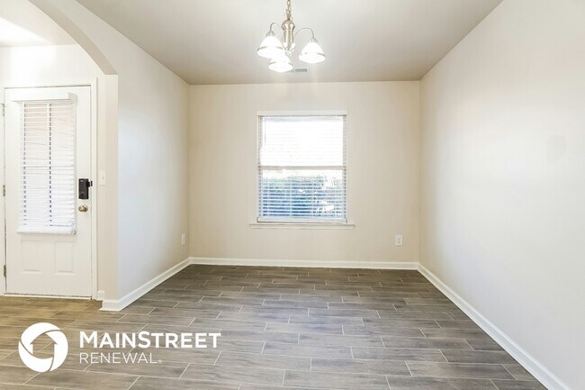 Foto del edificio - 4850 Woodford Wy