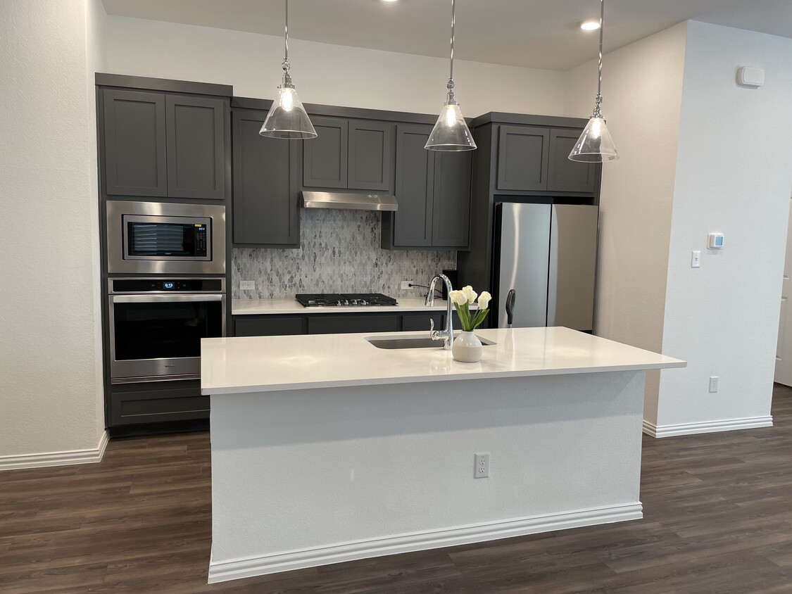 9926 Bates St, Irving, TX 75063 Townhome Rentals in Irving TX