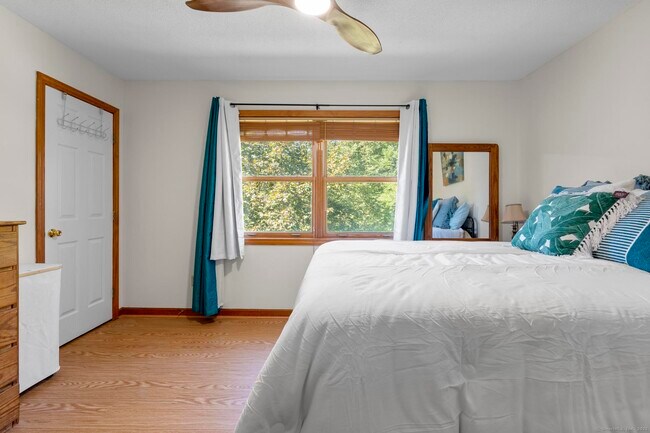 Foto del edificio - 33 Big Spruce Ln