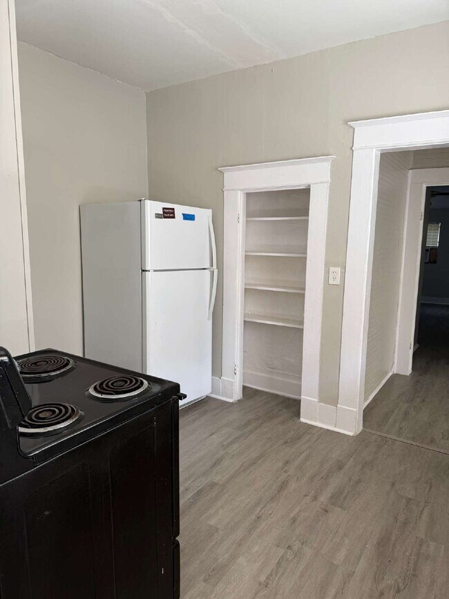 Foto del edificio - Beautiful Two Bed/One Bath Close to the Mi...