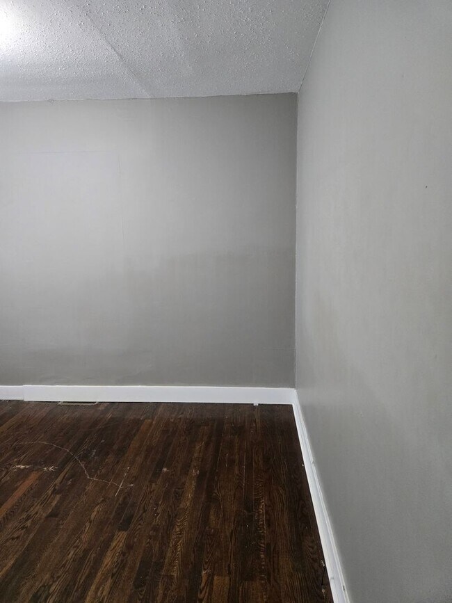 Foto del edificio - Charming 2-Bedroom Home with Open Floor Plan & Fenced Backyard