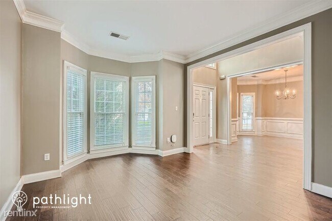 Building Photo - 4 br, 2.5 bath House - 4590 Santee Trail UNIT