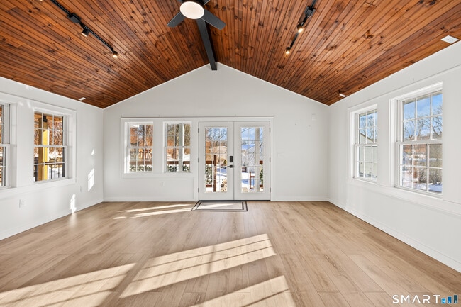 Foto del edificio - 260 French St