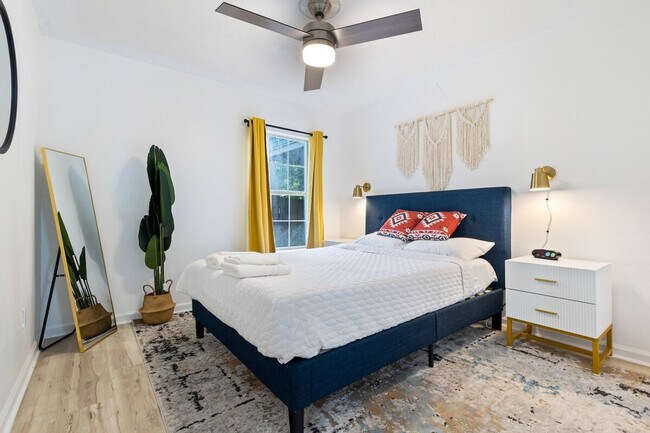 Building Photo - 1300 Nylic St