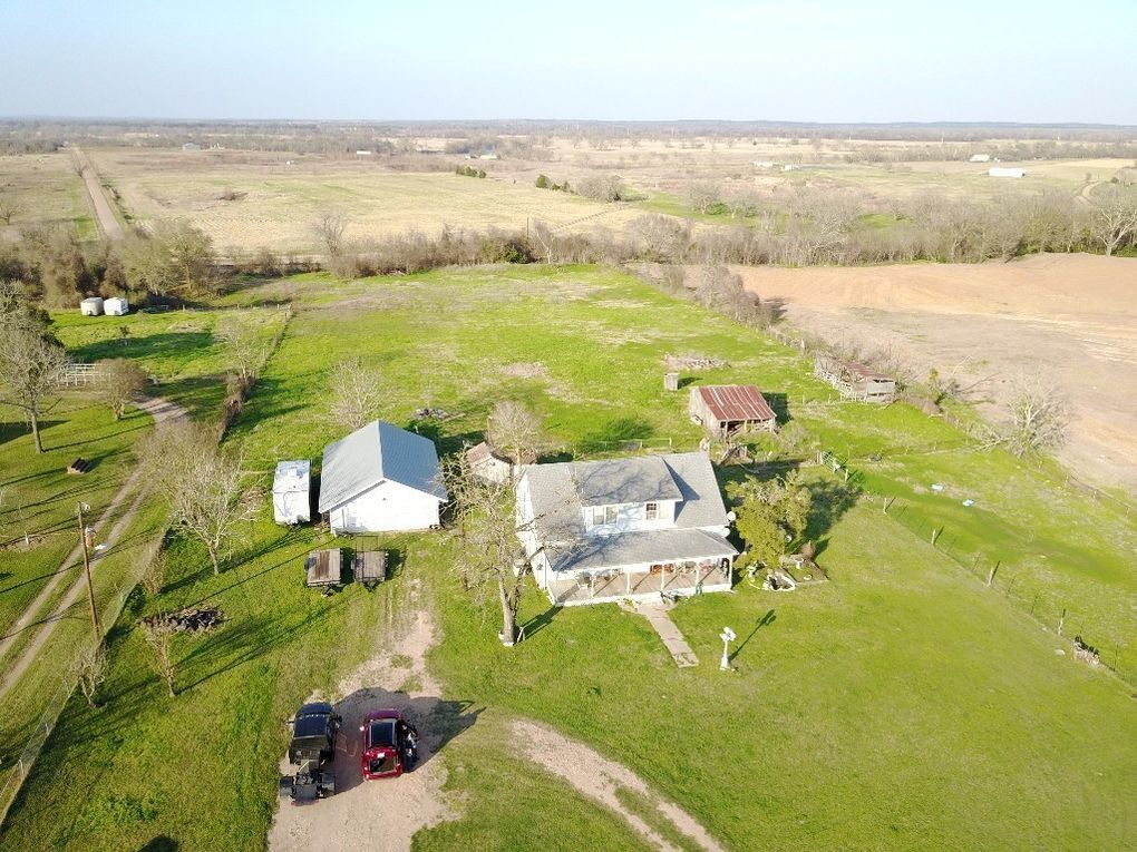 Main house, Bunk House, Shed, on 1 acre. - 917 W Point Loop