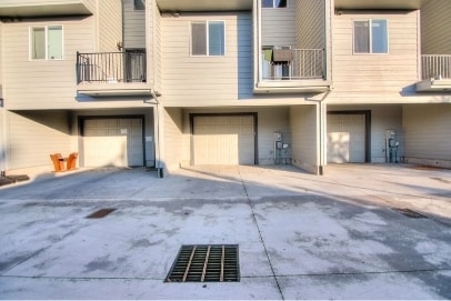 Building Photo - 619-619 NE 92nd Ave